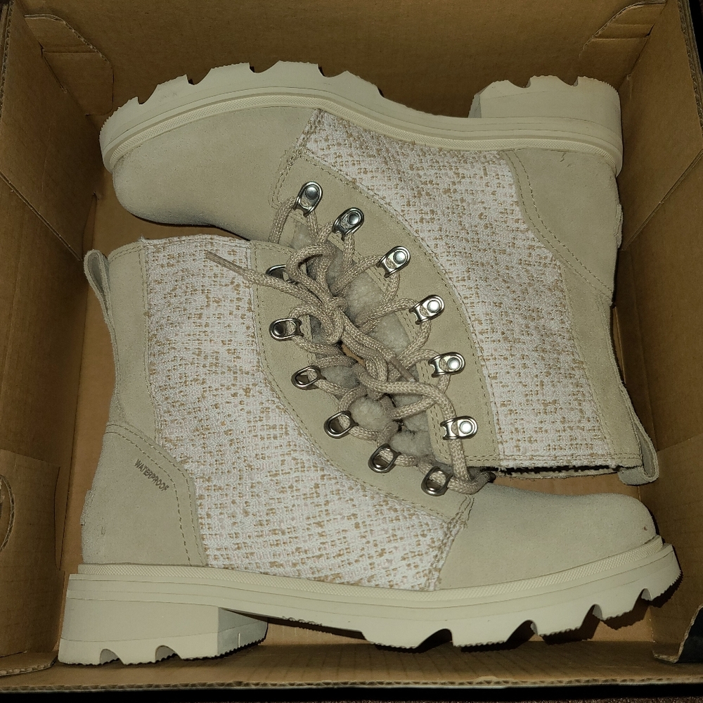 Sorel Boots - Picture 2 of 16